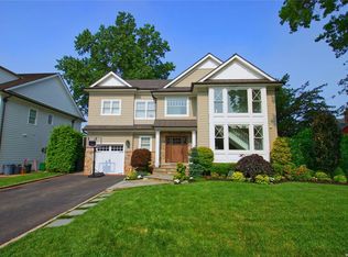 172 Kildare Rd, Garden City, NY 11530