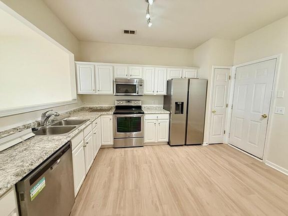 5th image of 10212 Garmoyle St #1