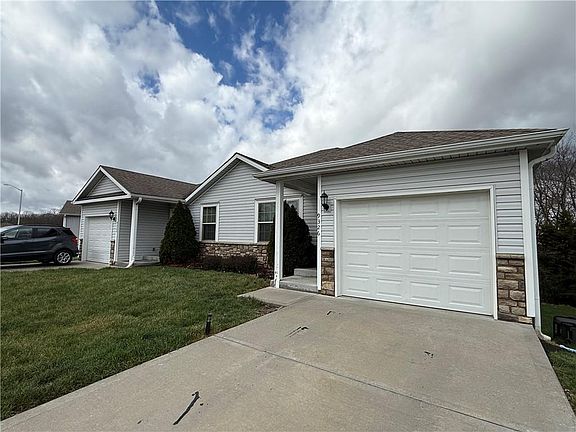 2nd image of 9324-9326 N Robinhood Ave