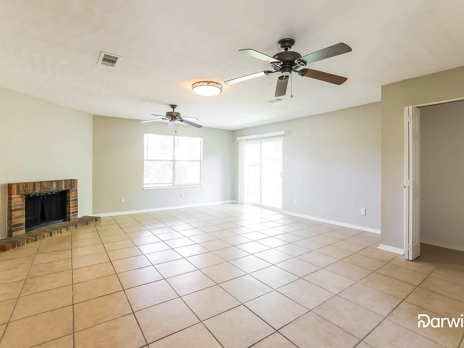 3 bed, 2.0 bath, 1872 sqft, $1,825 — Photo 3
