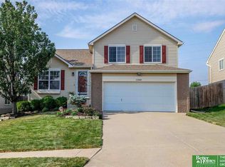 19408 Oakwood St, Omaha, NE 68135