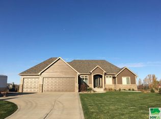 929 Wynstone Dr, Jefferson, SD 57038
