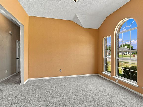 5th image of 740 Amhurst Ct