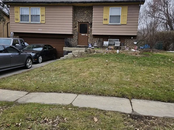8076 Kingsbury Dr, Hanover Park, IL 60133