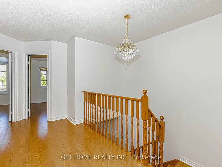 147 Foxchase Ave W — Photo 23