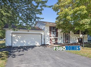 100 Amber Ln, Geneseo, IL 61254