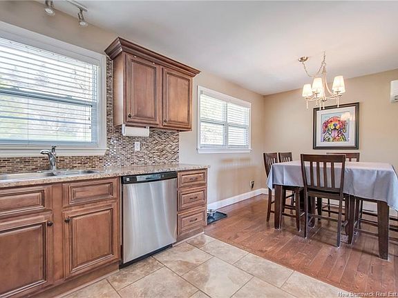 3rd image of 1201 Rothesay Rd