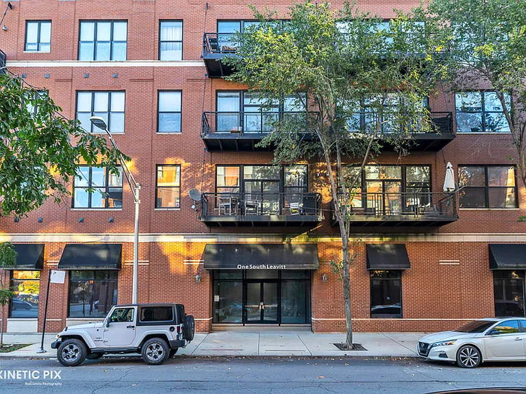 1 S Leavitt St #209 — Photo 2