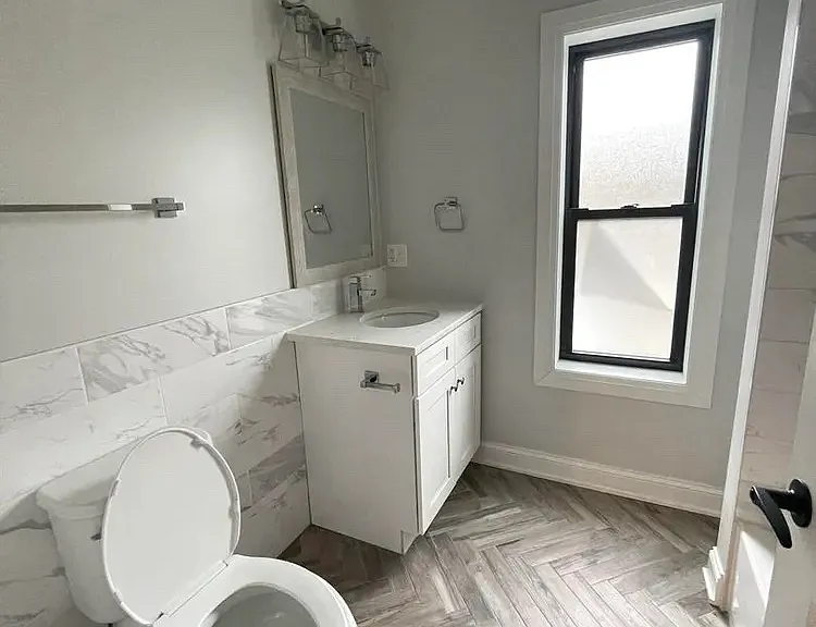 1226 W Sherwin Ave #2 — Photo 2