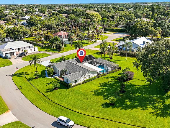 4th image of 2001 SE Allamanda Drive