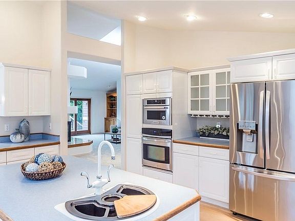 5th image of 333 S Bay Ln