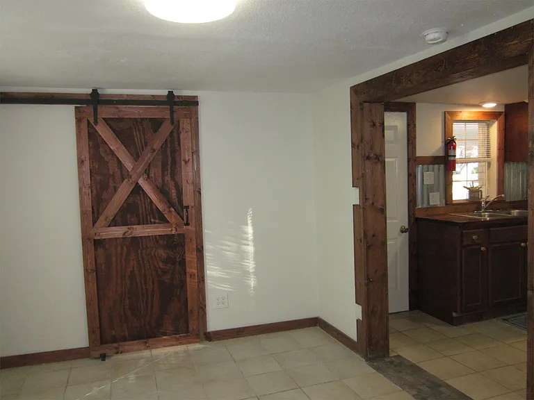 121 N Hamilton St — Photo 5