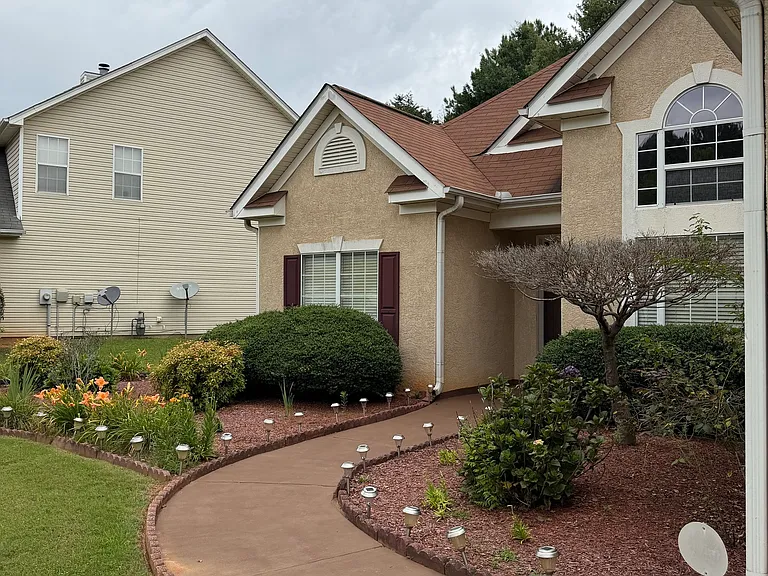 5105 Yellow Pine Dr — Photo 2