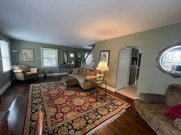 5th image of 321 Stanwick Rd