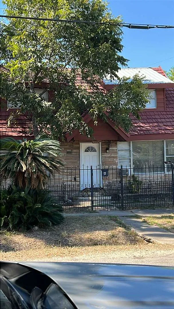3012 Live Oak Street — Photo 1