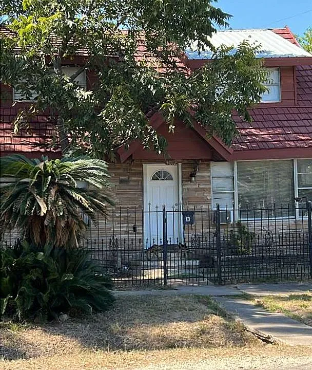 3012 Live Oak St