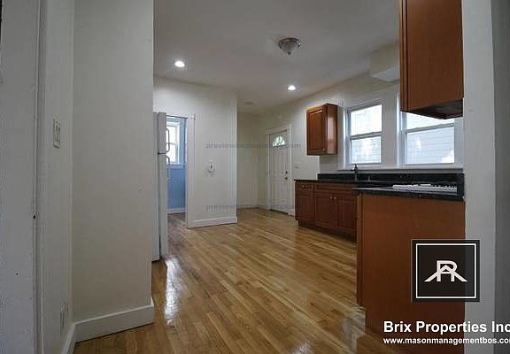 3rd image of 34 Mansfield St