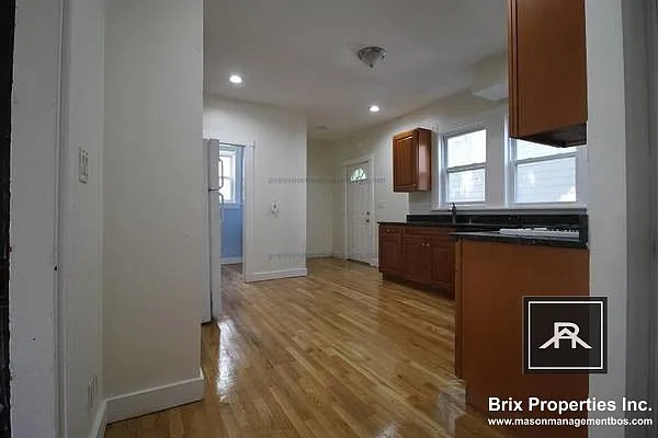 34 Mansfield St — Photo 3