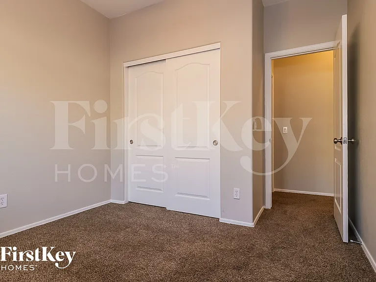 110 N 118th Ave — Photo 12