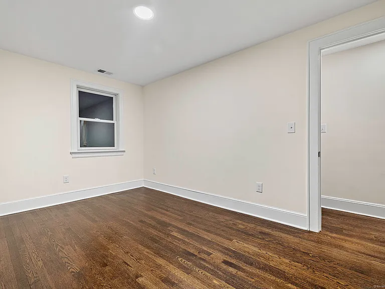 46 Puritan Ln — Photo 16