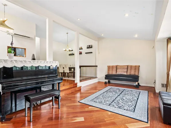 121-20 Keel Ct, Flushing, NY 11356