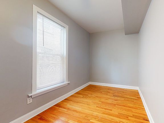 5th image of 2844 N Whipple St #2
