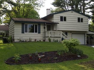 23 Apple Tree Ln, Liverpool, NY 13090