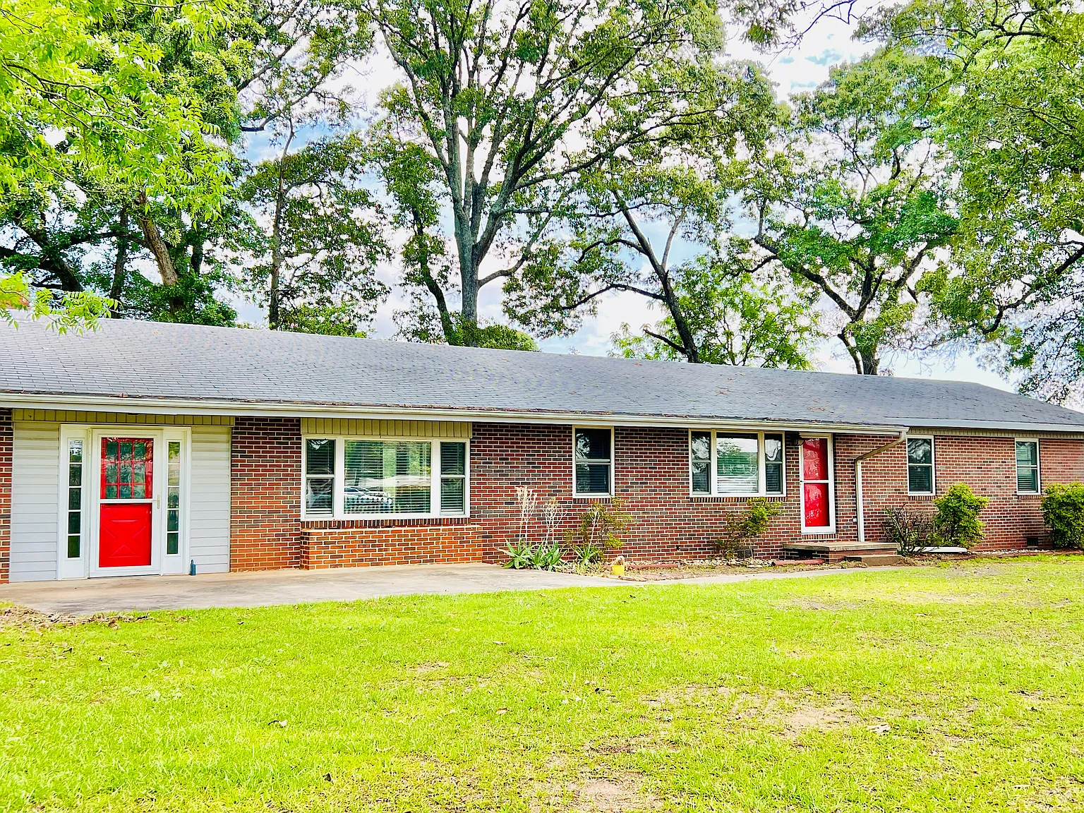 3 bed, 1920 sqft, $1,800 — Photo 1