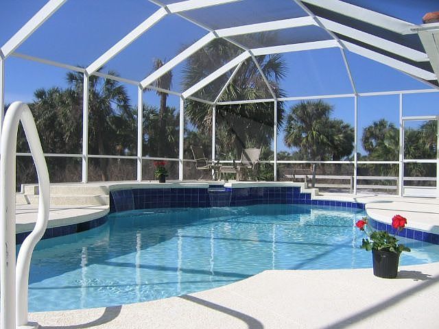 1st image of 714 25th Ave NW
