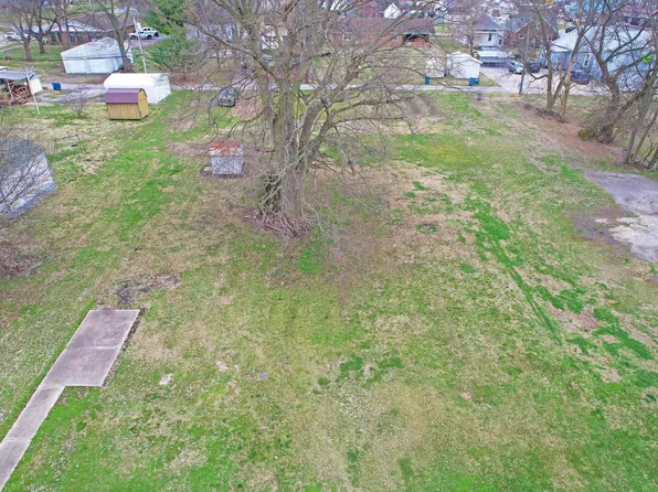 213 W 7th St, Mount Carmel, IL 62863