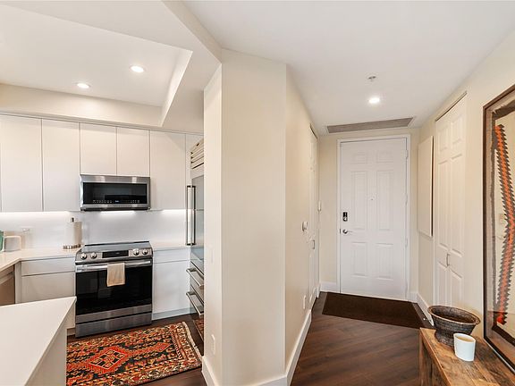 5th image of 2631 NE 14th Avenue #209