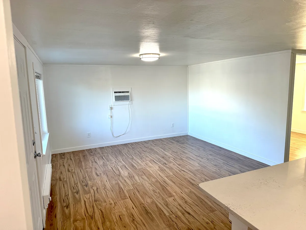 Building Photo - 1609 Mahan Ave