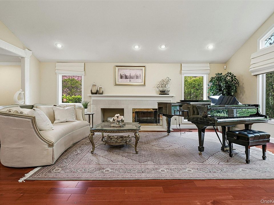 1st image of 18 Aldgate Drive W