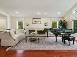 18 Aldgate Drive W, Manhasset, NY 11030