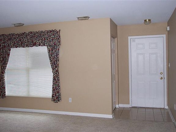 3rd image of 1001 Windsor Ln