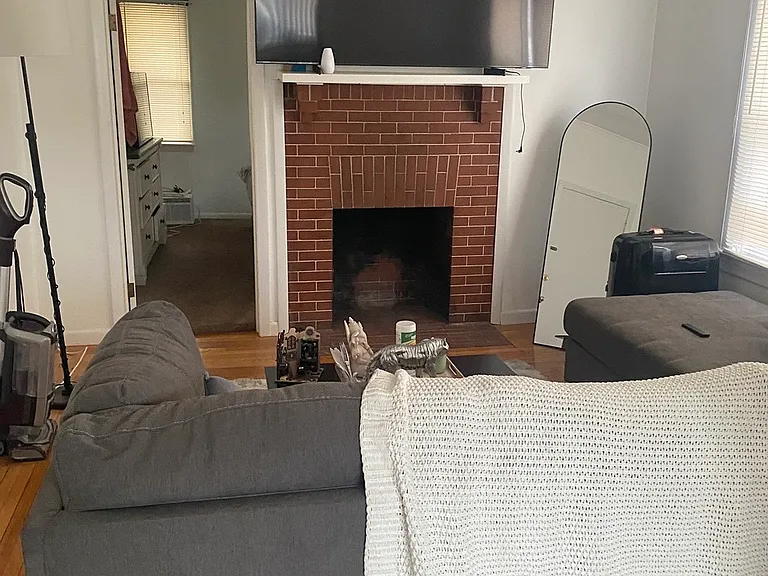 2889 Pawtucket Ave #1R — Photo 2