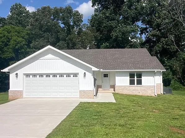 55 Hillcrest Dr, Bruceton, TN 38317