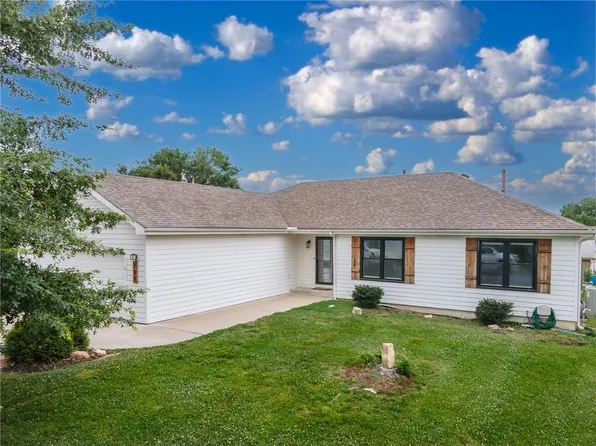 709 N Michigan Cir, Lawrence, KS 66044