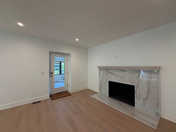 5th image of 403 Pembroke Rd