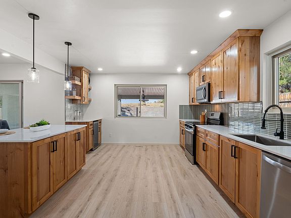 2nd image of 729 Sagebrush Trl SE
