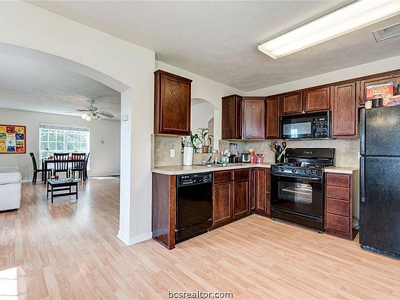 4th image of 515 Nelson Ln