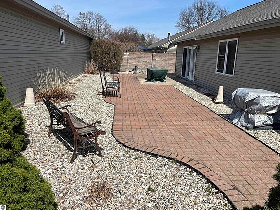 4th image of 1167 Hemingway Ln
