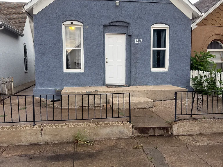 1217 Elm St — Photo 1