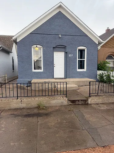1217 Elm St Photo 1