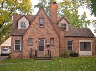 213 Pomeroy Ave, Crystal Lake, IL 60014
