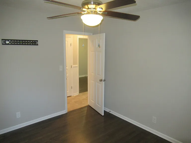 208 Crescent Ct — Photo 13