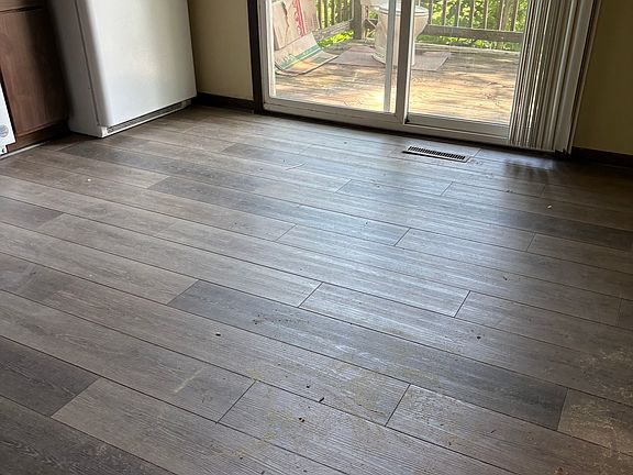 4th image of 6993 Eisenhower Ave