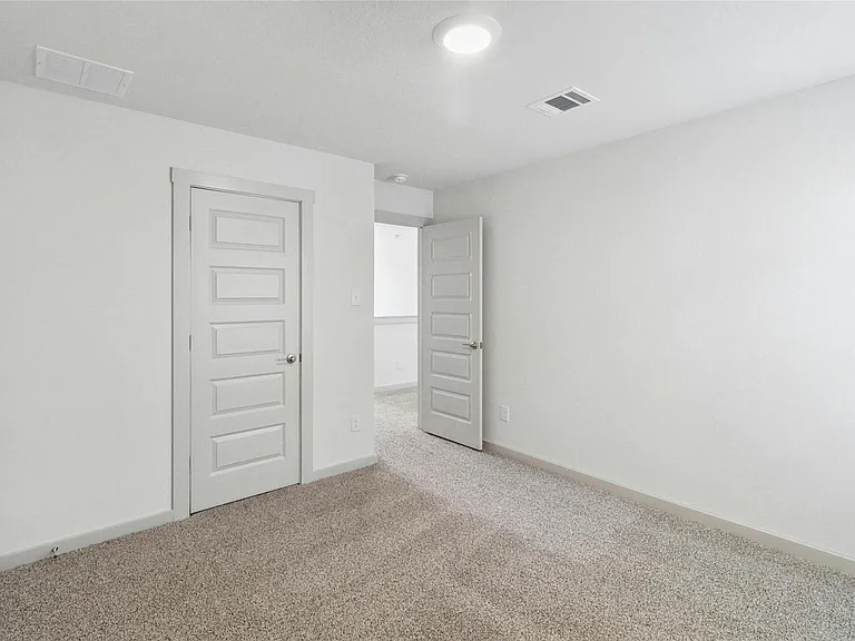320 Fairfax Ave — Photo 22