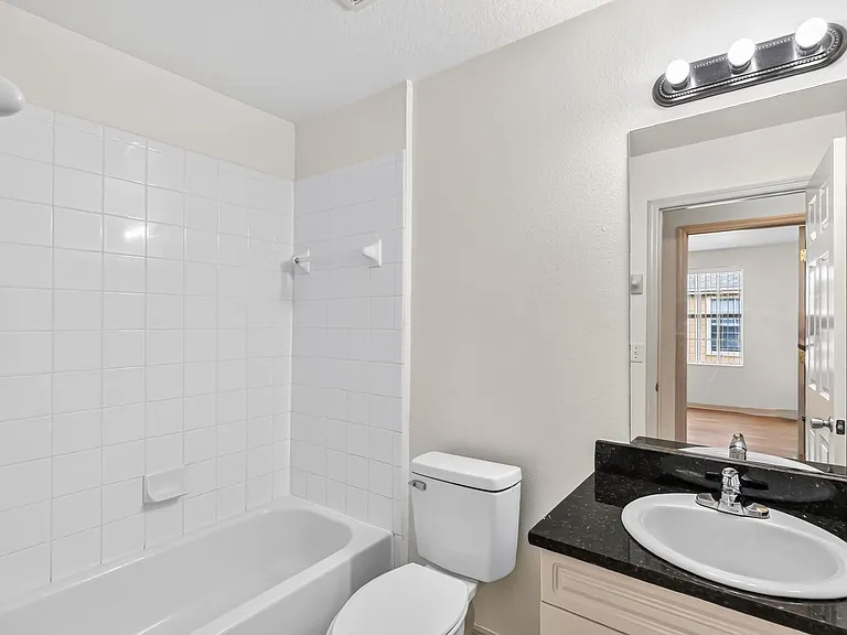 2204 Fan Palm Dr — Photo 24