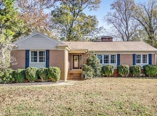 921 Forest View Dr, Colonial Heights, VA 23834